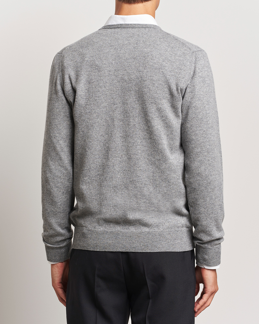 Hombres | Jerséis y prendas de punto | Piacenza Cashmere | Cashmere V Neck Sweater Light Grey