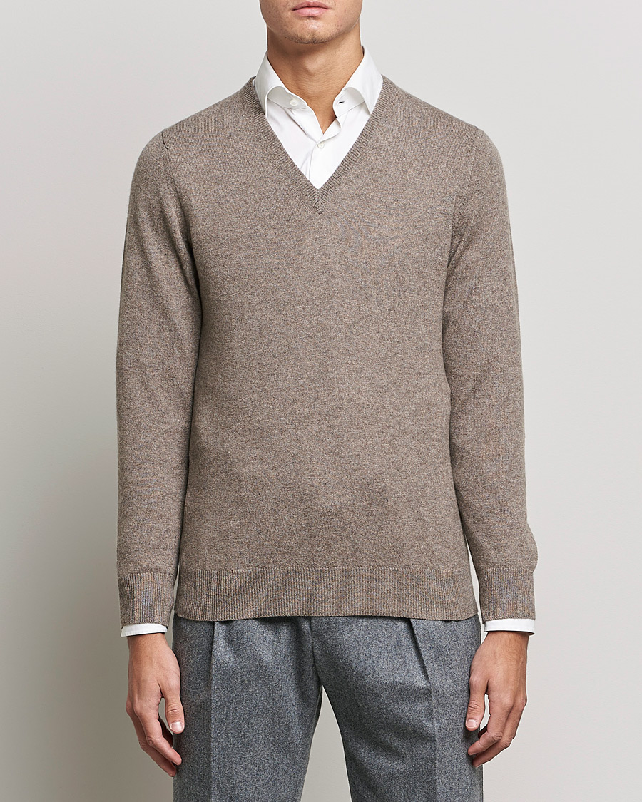 Hombres | Italian Department | Piacenza Cashmere | Cashmere V Neck Sweater Brown