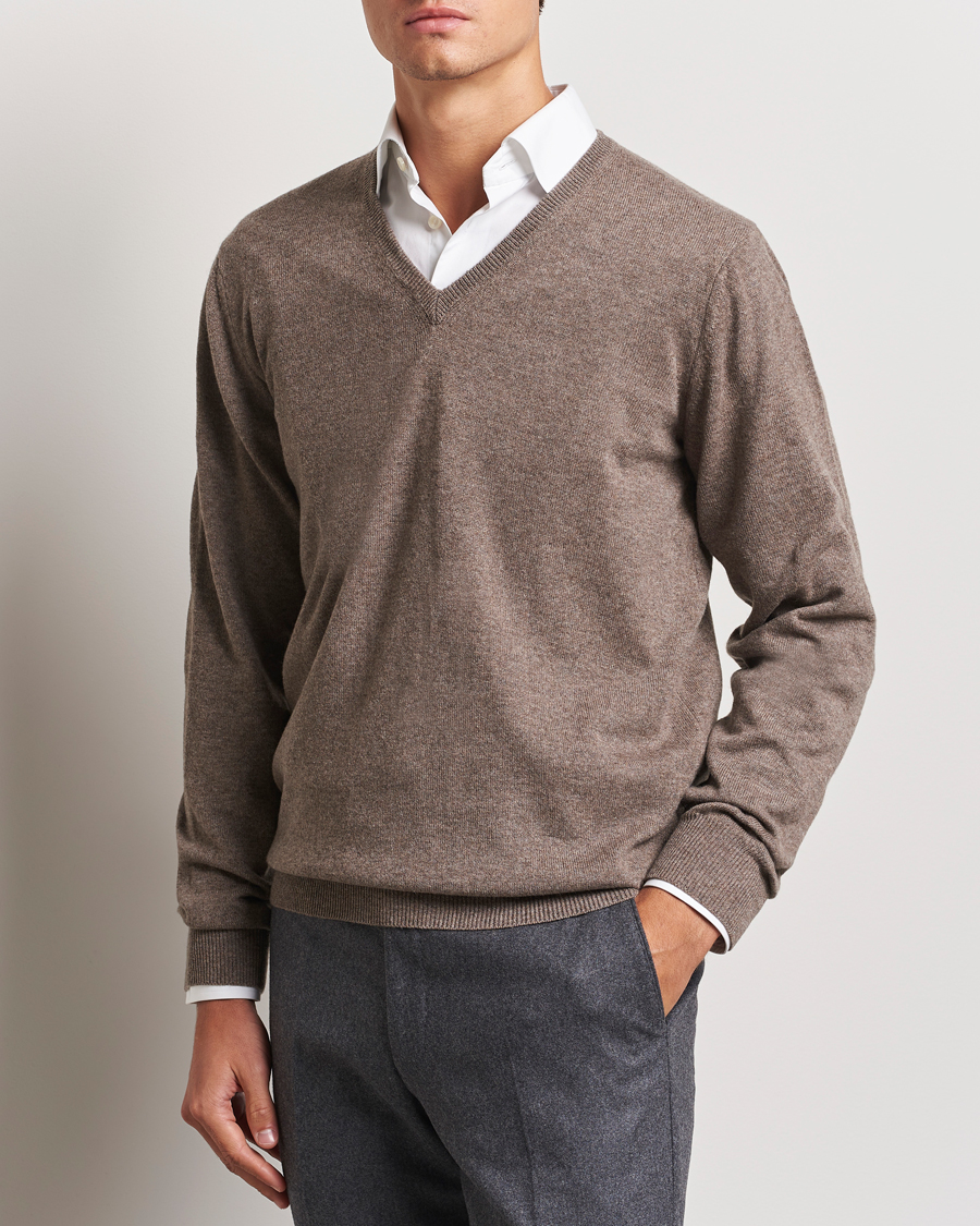Hombres | Jerséis y prendas de punto | Piacenza Cashmere | Cashmere V Neck Sweater Brown