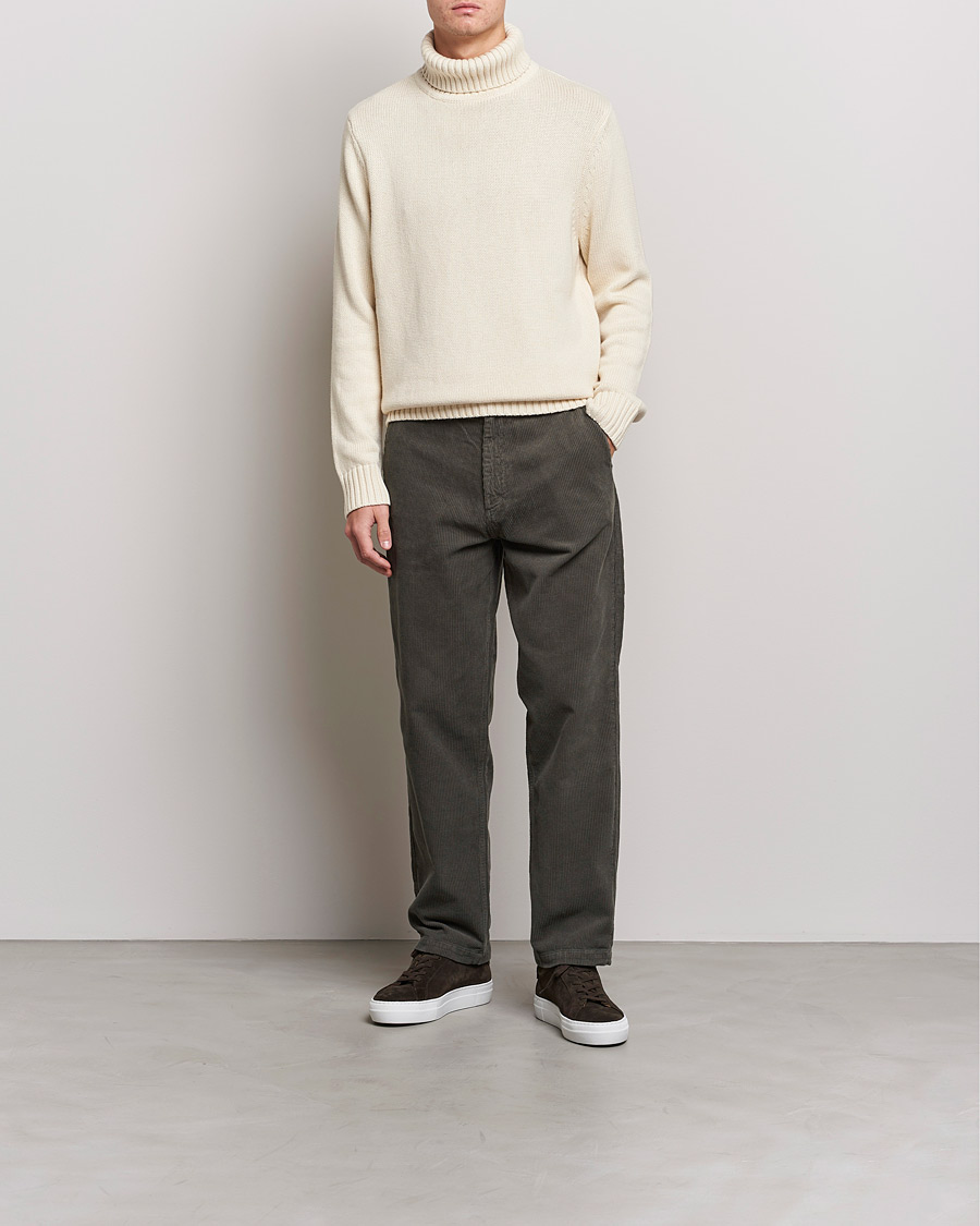 Hombres | Pantalones | A Day's March | Redwood Corduroy Trousers Olive