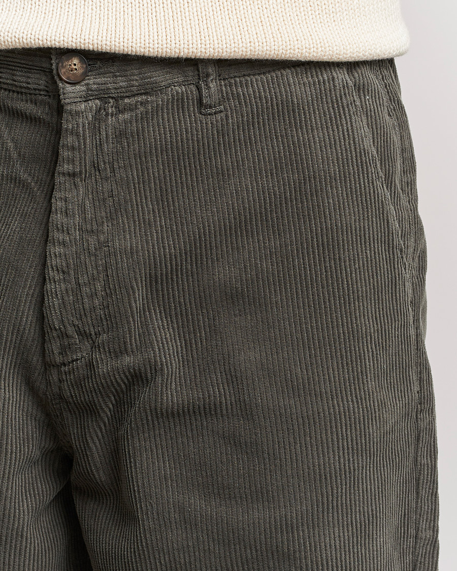 Hombres | Pantalones | A Day's March | Redwood Corduroy Trousers Olive