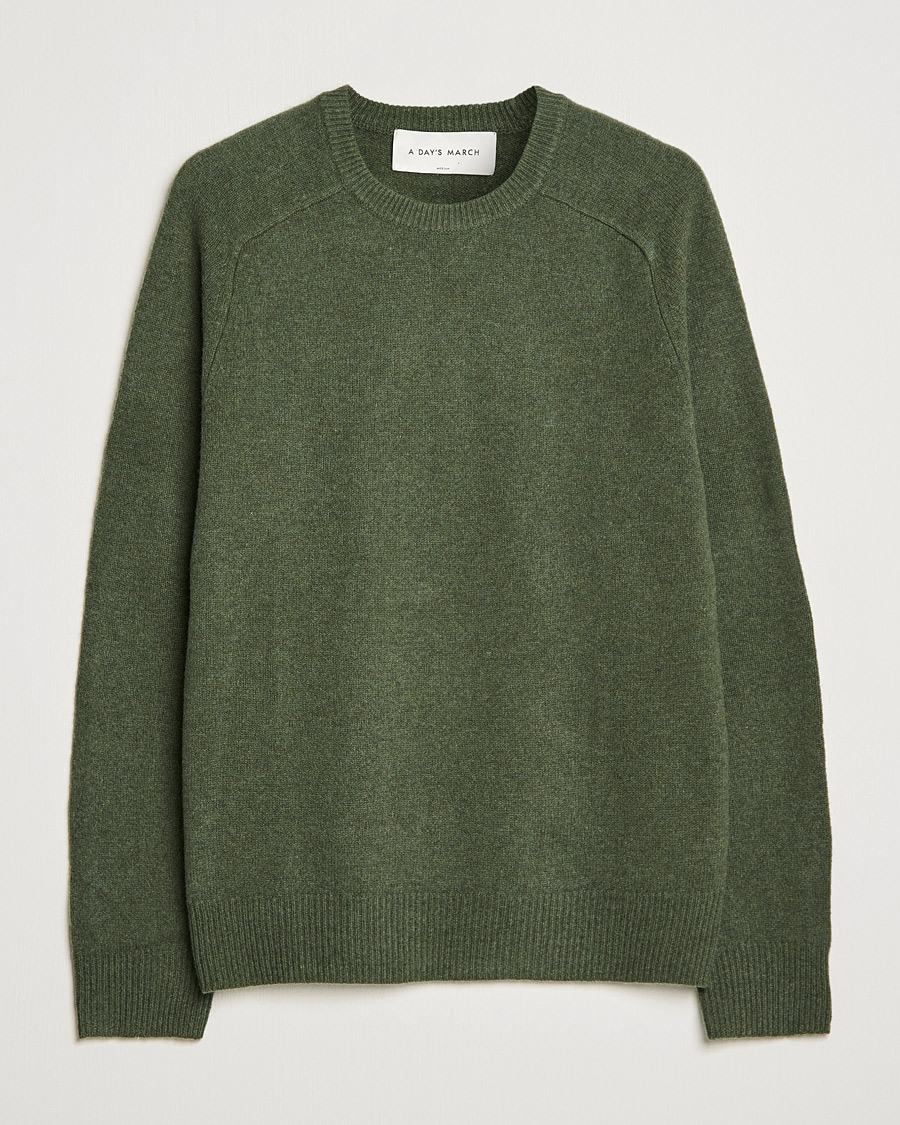 Hombres | Jerséis y prendas de punto | A Day's March | Brodick Lambswool Sweater Olive