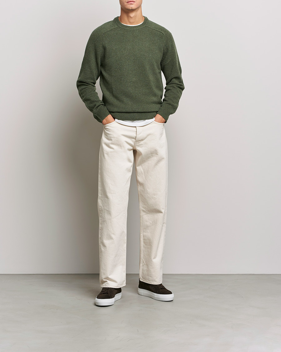Hombres | Jerséis y prendas de punto | A Day's March | Brodick Lambswool Sweater Olive
