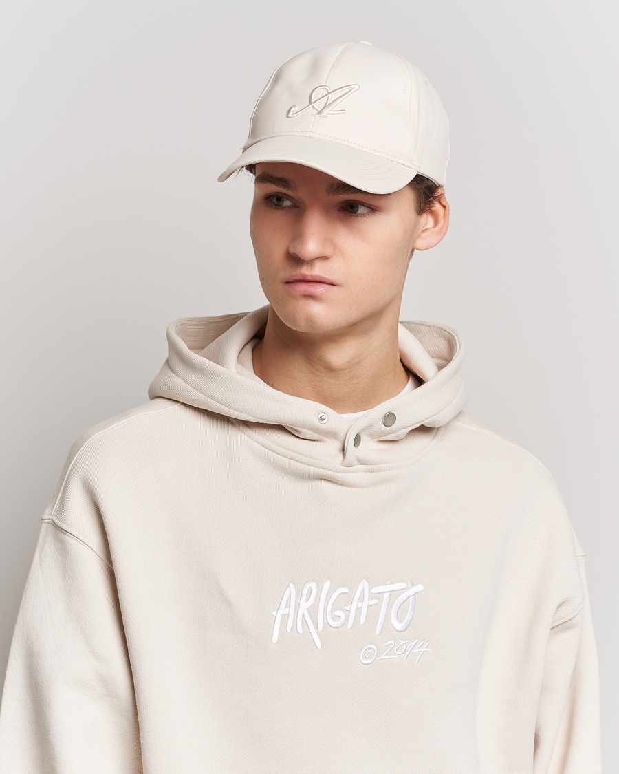 Hombres | Axel Arigato Signature Cap Ecru/Black | Axel Arigato | Signature Cap Ecru/Black