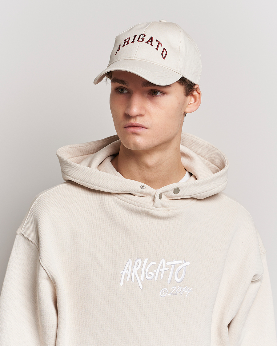 Hombres | Axel Arigato College Arigato Cap Pale Beige | Axel Arigato | College Arigato Cap Pale Beige