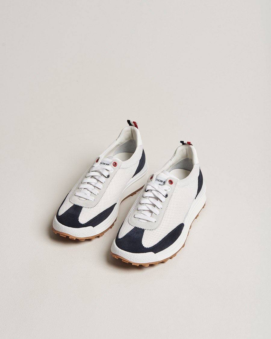 Hombres | Thom Browne Tech Runner White/Navy Suede | Thom Browne | Tech Runner White/Navy Suede