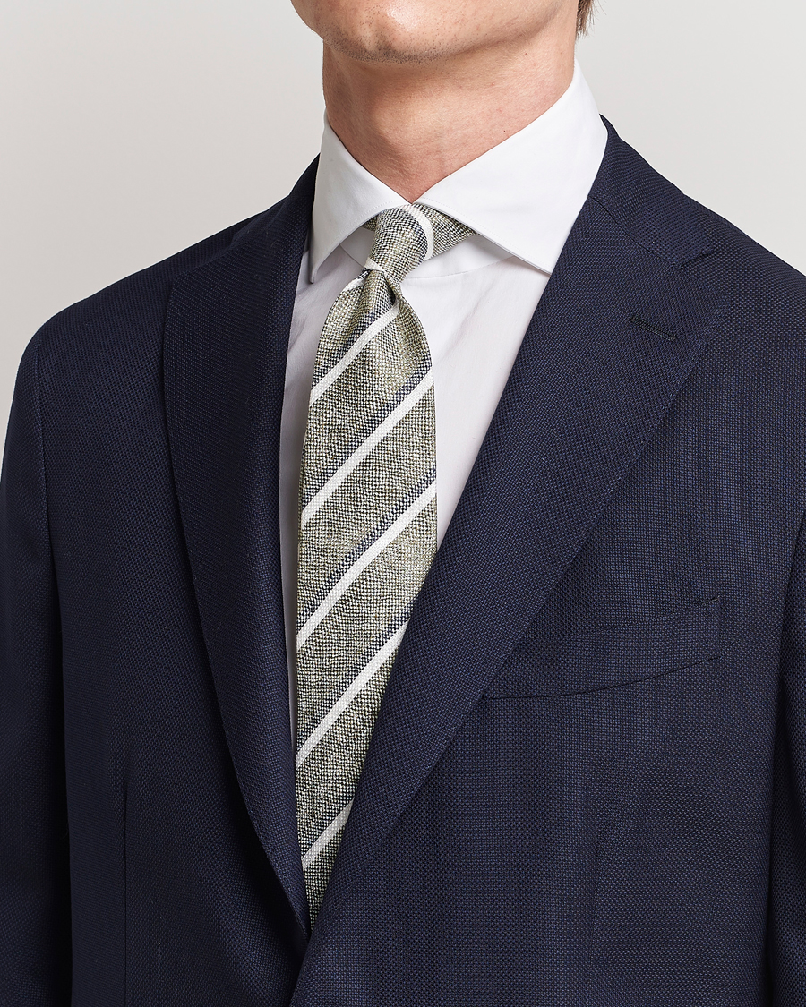 Hombres | Amanda Christensen Silk/Linen Striped 8cm Tie Olive | Amanda Christensen | Silk/Linen Striped 8cm Tie Olive