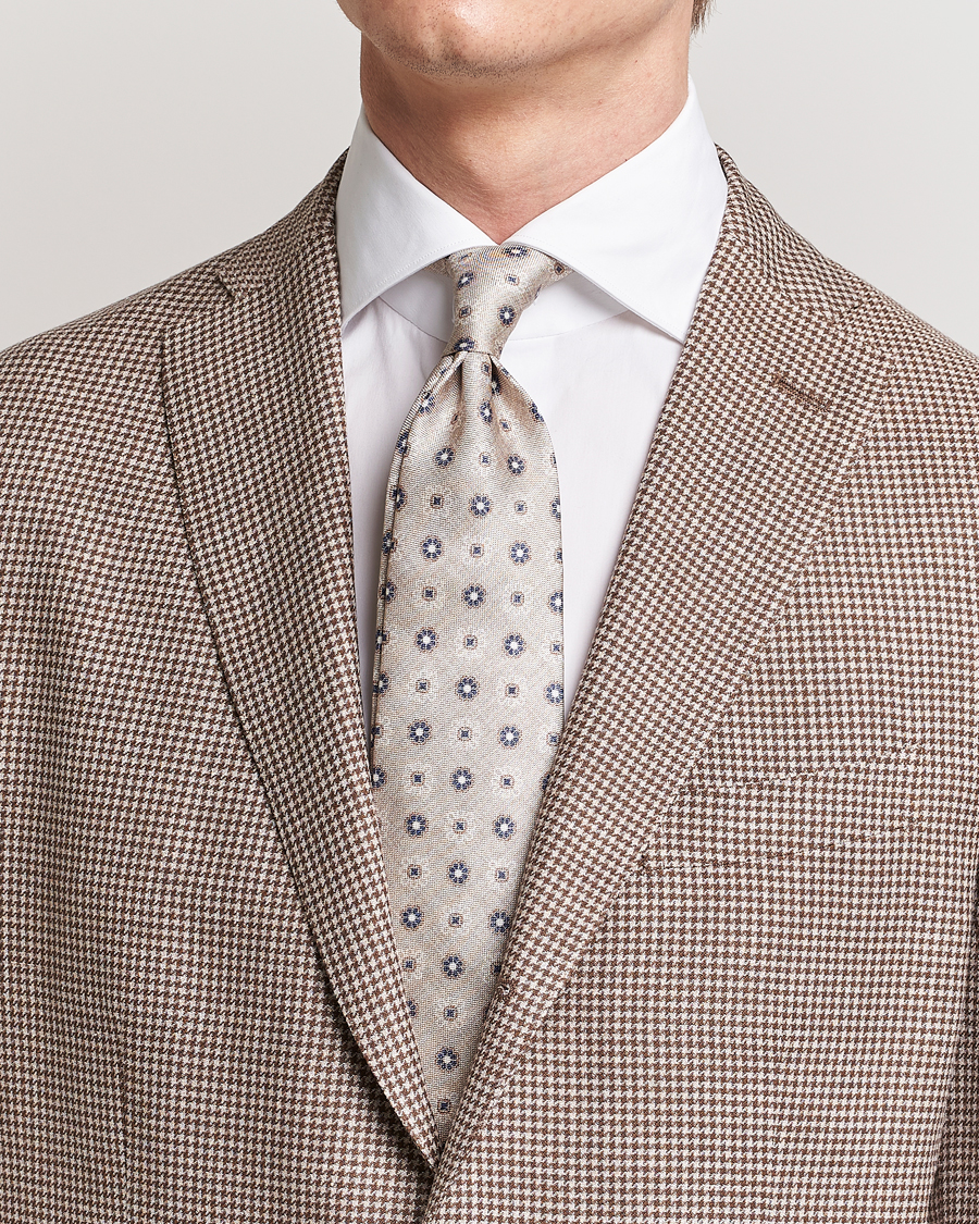 Hombres | Amanda Christensen Silk Oxford Printed Flower 8cm Tie Cream | Amanda Christensen | Silk Oxford Printed Flower 8cm Tie Cream