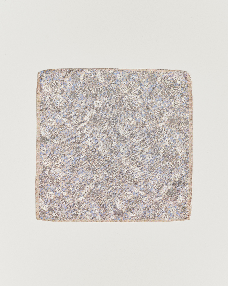 Hombres | Amanda Christensen Silk Oxford Printed Flower Pocket Square Yellow | Amanda Christensen | Silk Oxford Printed Flower Pocket Square Yellow