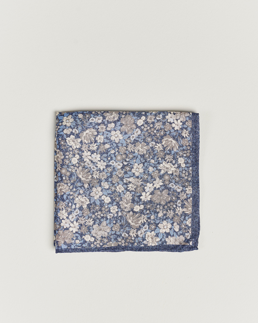 Hombres | Amanda Christensen Silk Oxford Printed Flower Pocket Square Navy | Amanda Christensen | Silk Oxford Printed Flower Pocket Square Navy