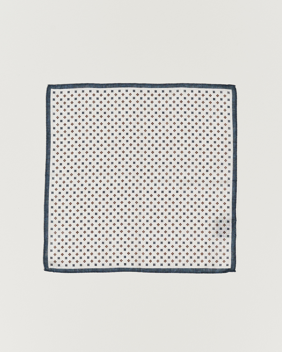 Hombres | Amanda Christensen Linen Paspoal Printed Flower Pocket Square White/Navy | Amanda Christensen | Linen Paspoal Printed Flower Pocket Square White/Navy