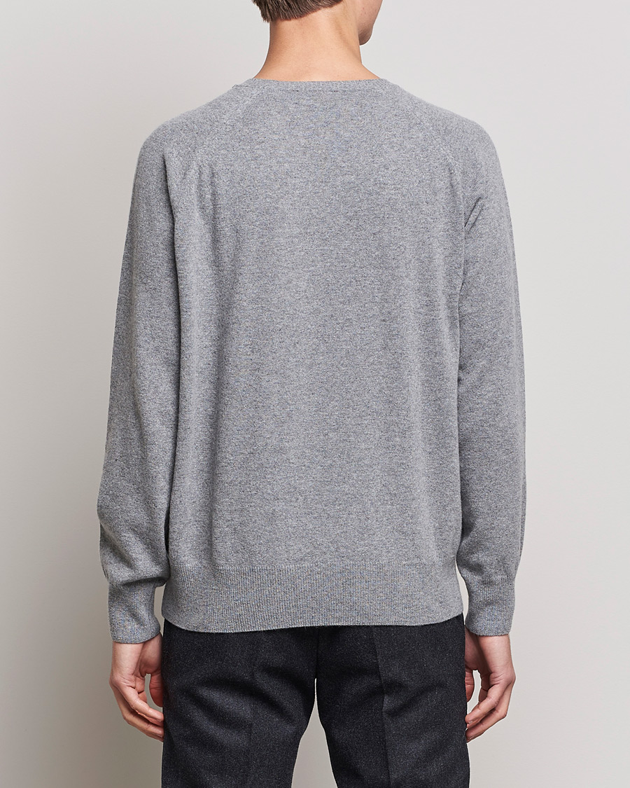 Hombres | Jerséis y prendas de punto | Oscar Jacobson | Gustaf Lambswool Raglan Crew Neck Light Grey