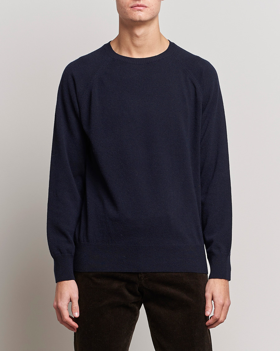 Hombres | Jerséis y prendas de punto | Oscar Jacobson | Gustaf Lambswool Raglan Crew Neck Navy