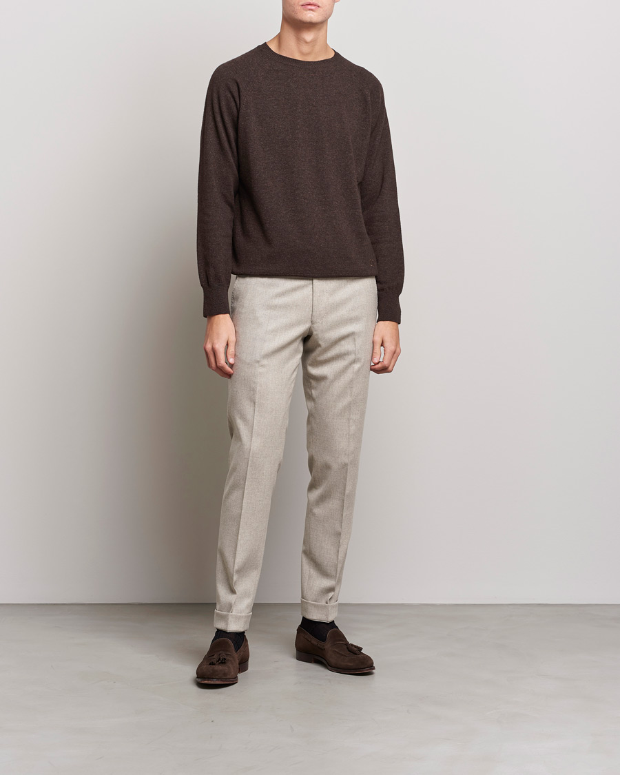 Hombres | Jerséis y prendas de punto | Oscar Jacobson | Gustaf Lambswool Raglan Crew Neck Dark Brown