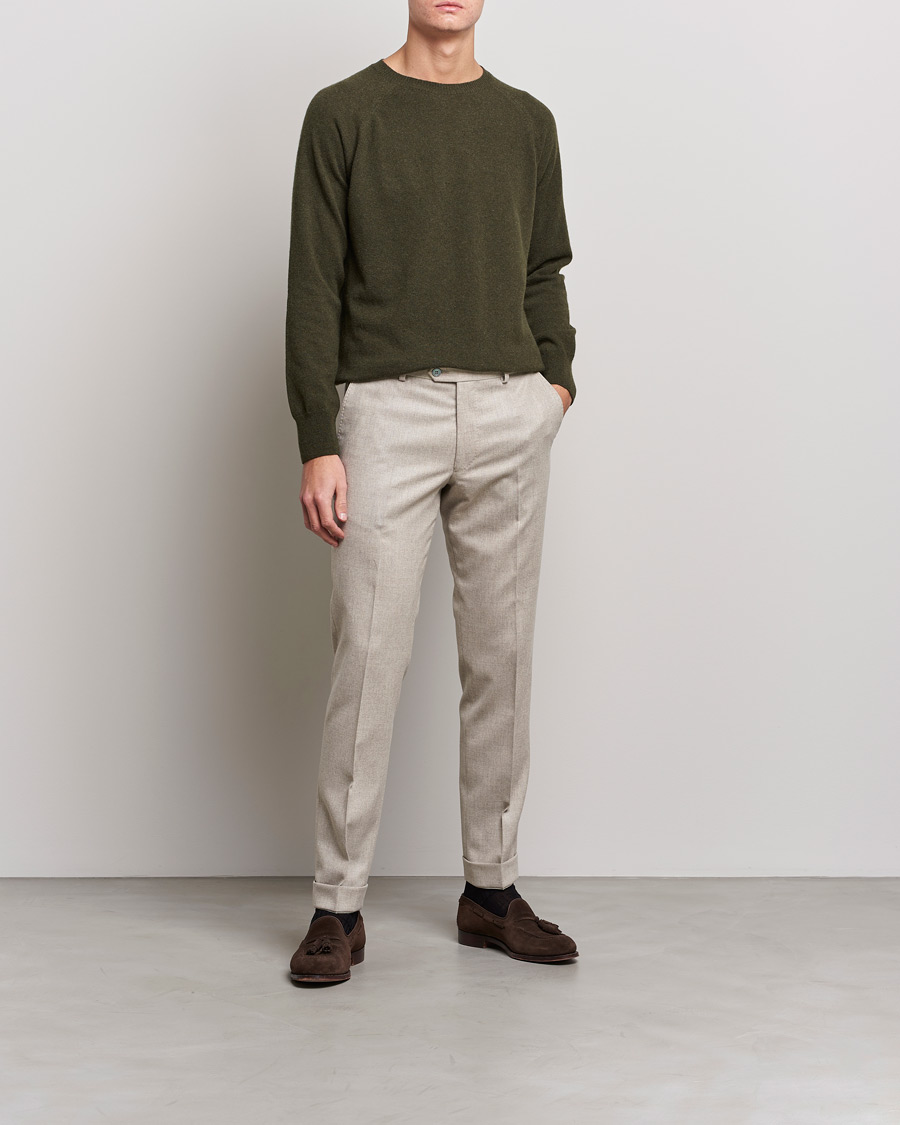 Hombres | Jerséis y prendas de punto | Oscar Jacobson | Gustaf Lambswool Raglan Crew Neck Moss Green