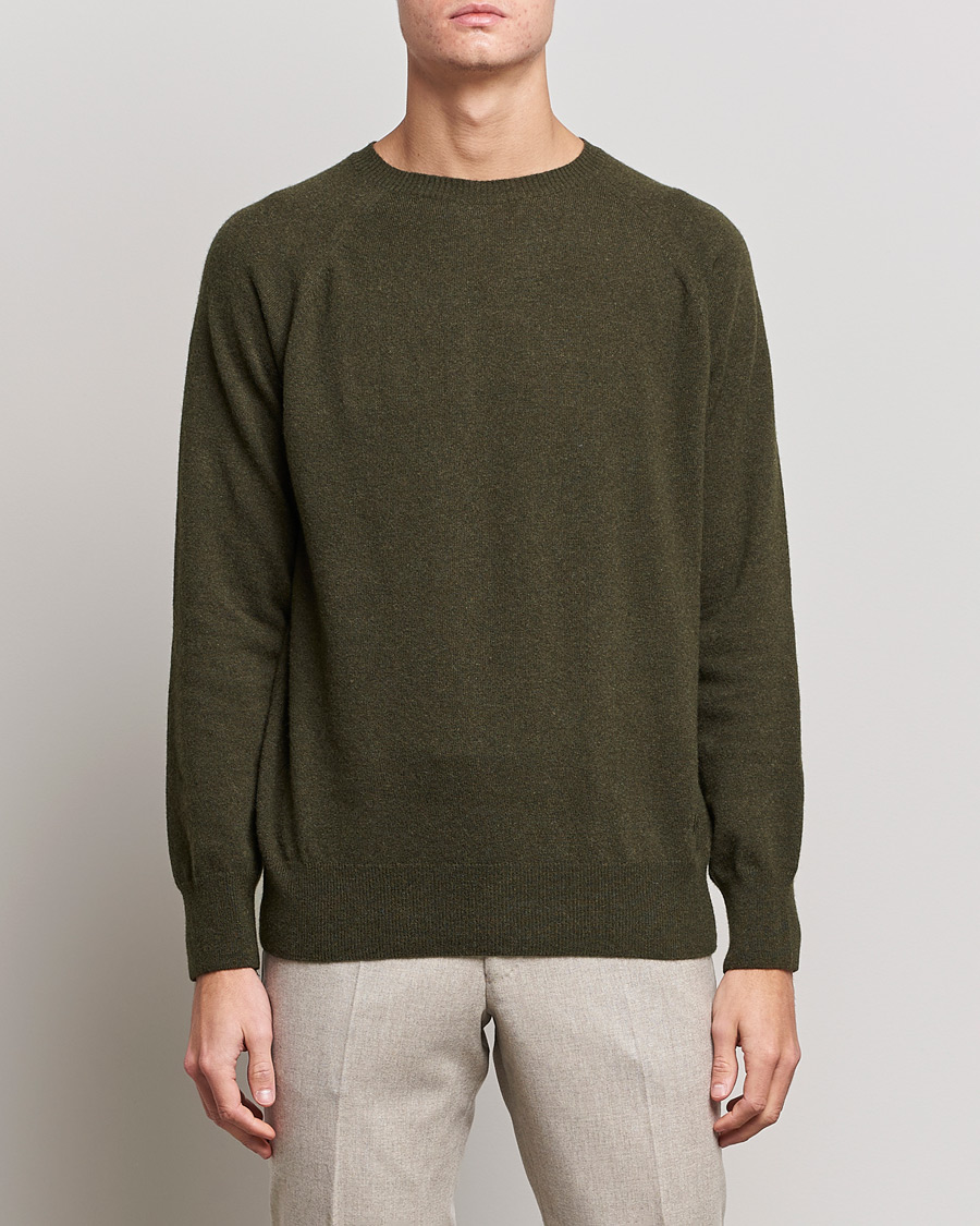 Hombres | Jerséis y prendas de punto | Oscar Jacobson | Gustaf Lambswool Raglan Crew Neck Moss Green