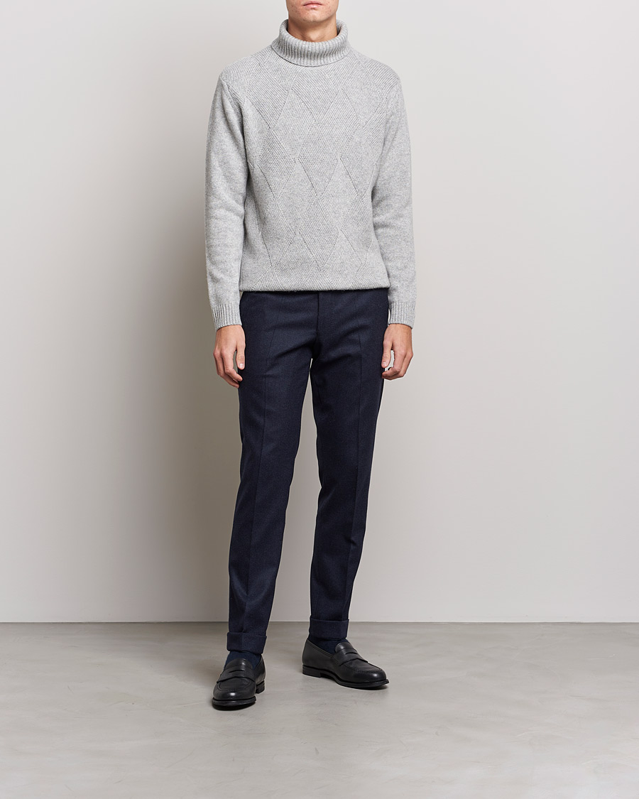 Hombres | Jerséis y prendas de punto | Oscar Jacobson | Lyle Wool/Cashmere Structured Rollneck Light Grey