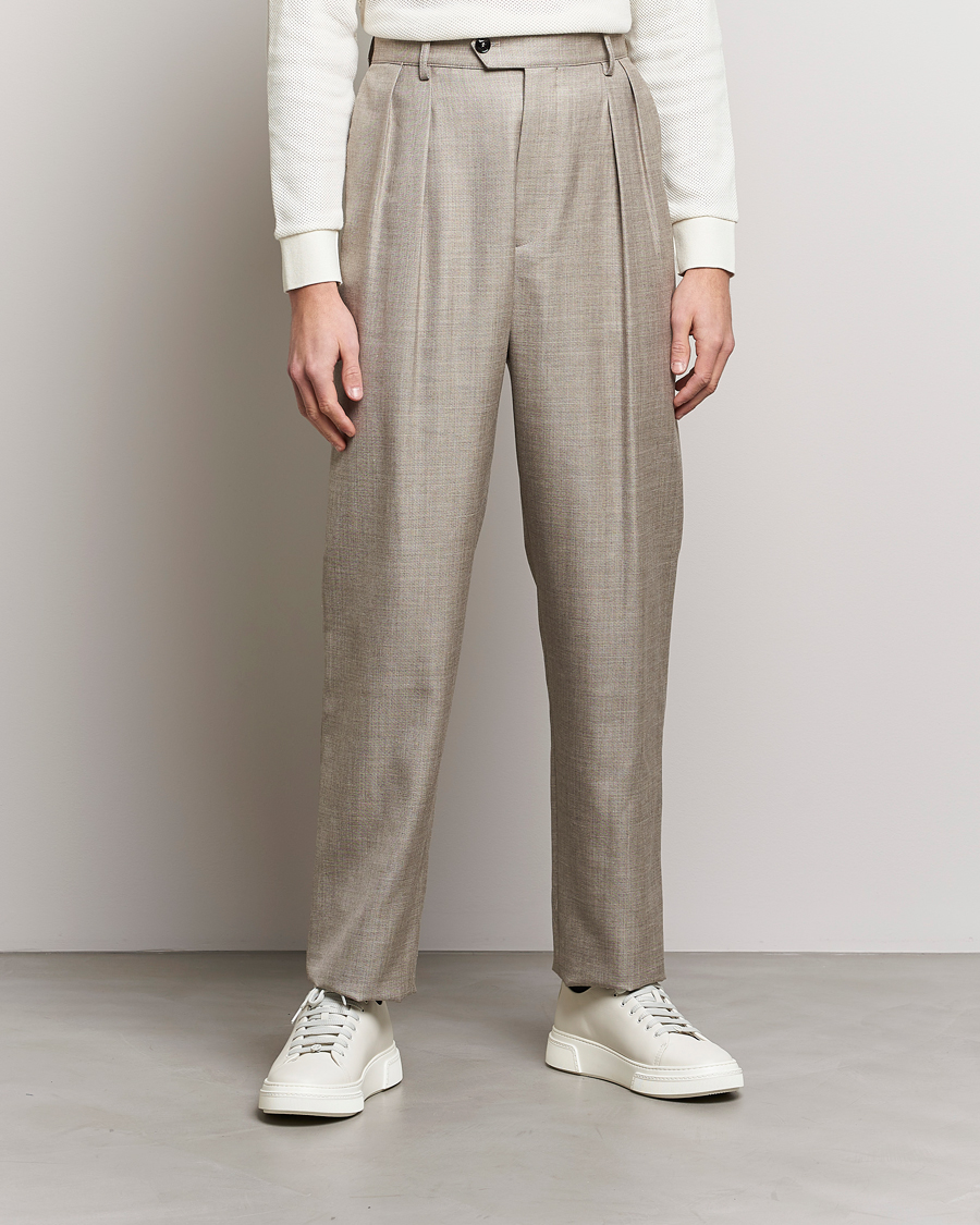 Hombres | Pantalones | Giorgio Armani | Pleated Wool Trousers Light Grey