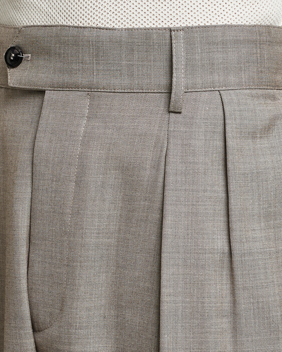 Hombres | Pantalones | Giorgio Armani | Pleated Wool Trousers Light Grey