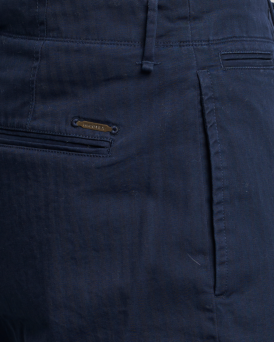 Hombres | Pantalones | Incotex | Regular Fit Herringbone Chinos Navy