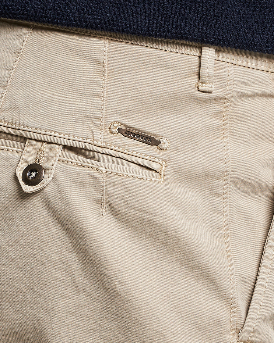Hombres | Pantalones | Incotex | Tapered Fit Pleated Slacks Beige