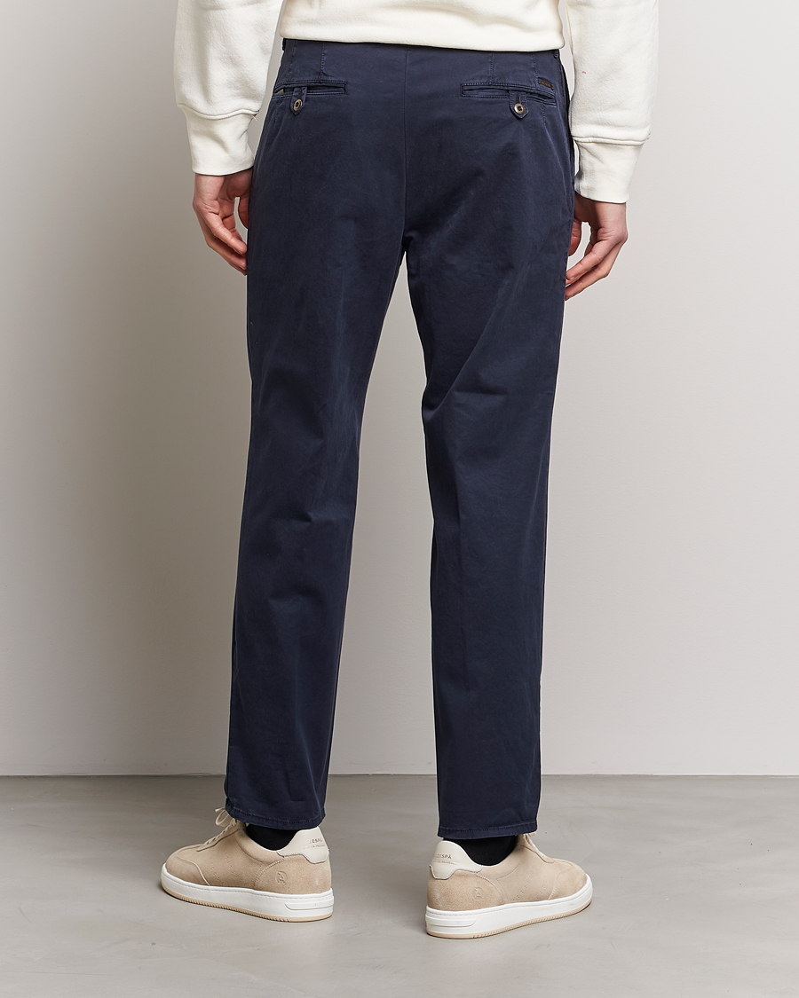 Hombres | Pantalones | Incotex | Tapered Fit Pleated Slacks Navy