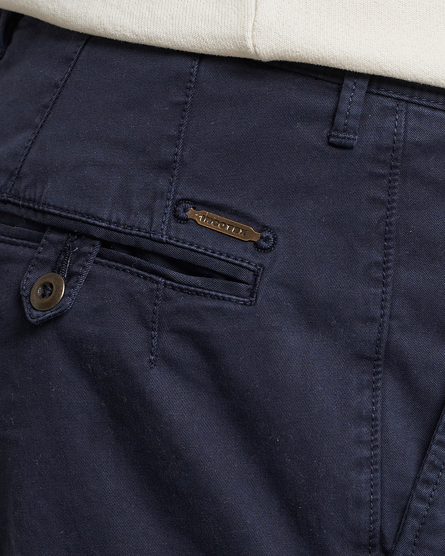 Hombres | Pantalones | Incotex | Tapered Fit Pleated Slacks Navy