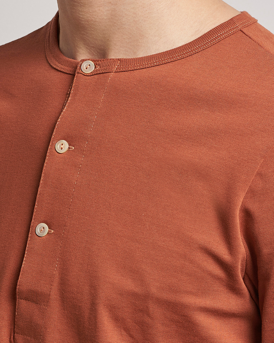 Hombres | Jerséis y prendas de punto | Merz b. Schwanen | Classic Organic Cotton Henley Sweater Sierra Red