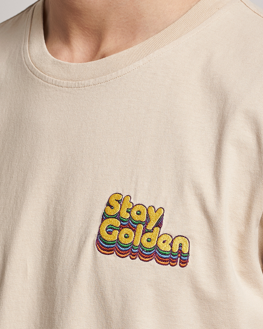 Hombres | Camisetas | Nudie Jeans | Roy Logo Crew Neck T-Shirt Cream