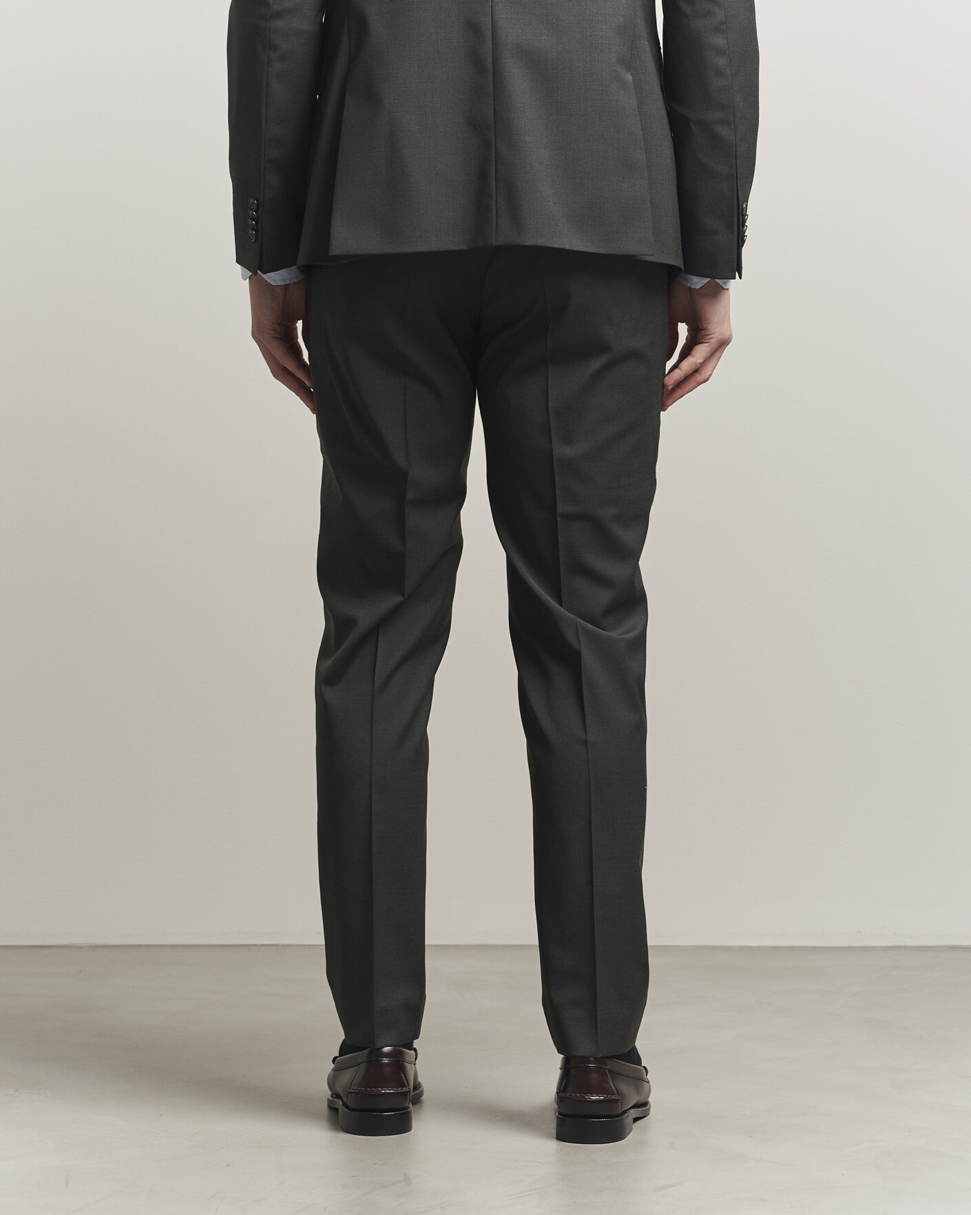 Hombres | Pantalones | Tiger of Sweden | Tenuta Wool Travel Suit Trousers Olive Extreme