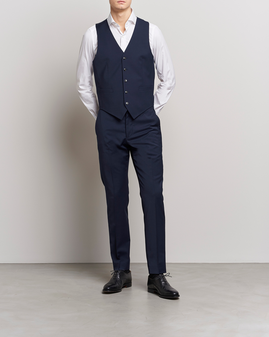 Hombres | Blazers | Tiger of Sweden | Wayde Wool Travel Waistcoat Royal Blue