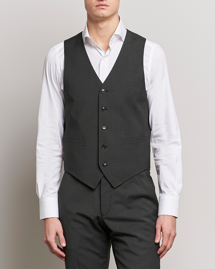 Hombres | Chalecos | Tiger of Sweden | Wayde Wool Travel Waistcoat Olive Extreme