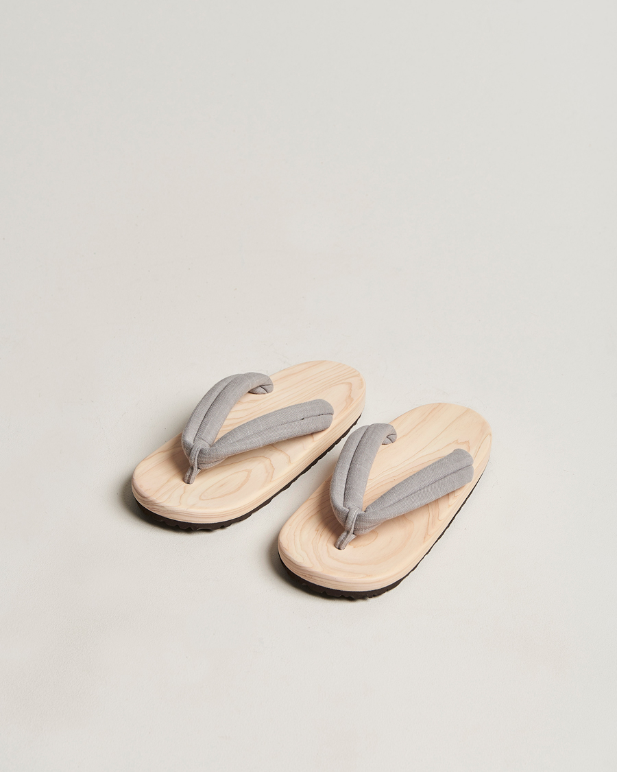 Hombres | Sandalias y chanclas | Beams Japan | Wooden Geta Sandals Light Grey