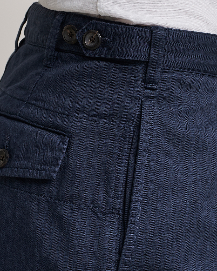 Hombres | Pantalones | Drake's | Cotton Herringbone One Pleat Chino Navy