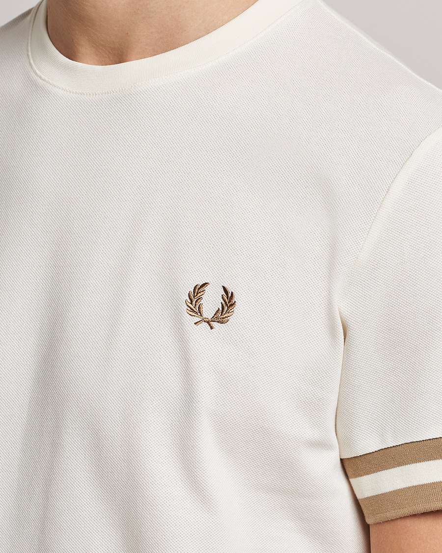 Hombres | Camisetas | Fred Perry | Boled Tipped Pique T-Shirt Ecru