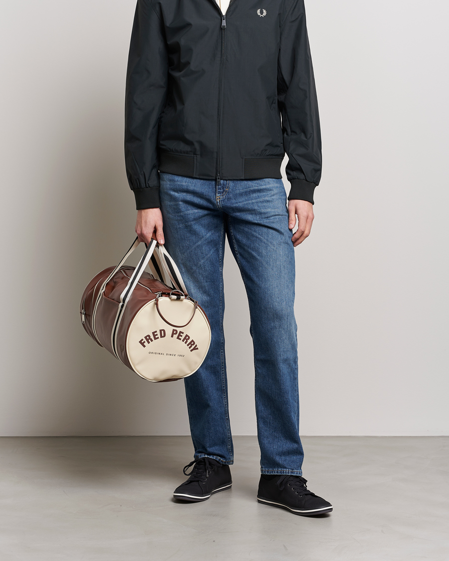 Hombres | Fred Perry Classic Barrel Bag Tan | Fred Perry | Classic Barrel Bag Tan