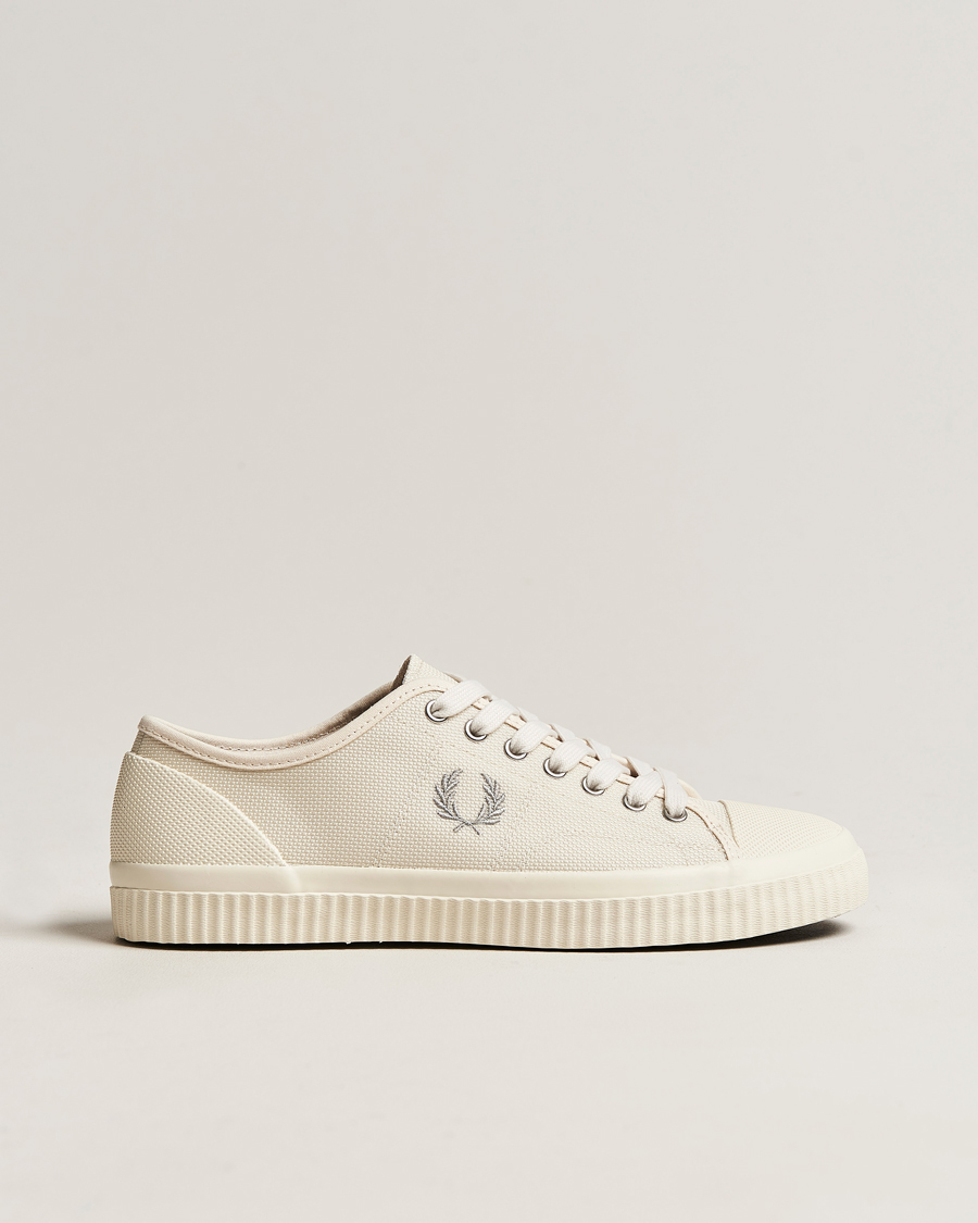 Hombres | Fred Perry Hughes Low Canvas Sneaker Ecru | Fred Perry | Hughes Low Canvas Sneaker Ecru