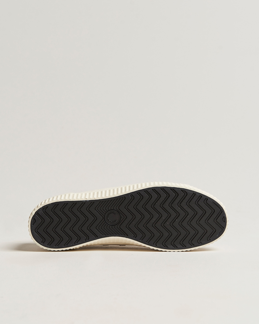 Hombres | Fred Perry Hughes Low Canvas Sneaker Ecru | Fred Perry | Hughes Low Canvas Sneaker Ecru