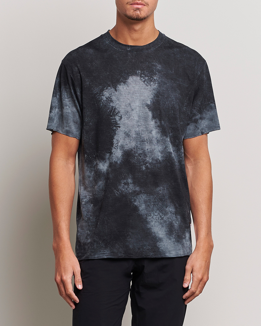 Hombres | Camisetas negras | Satisfy | CloudMerino T-Shirt Batik Black