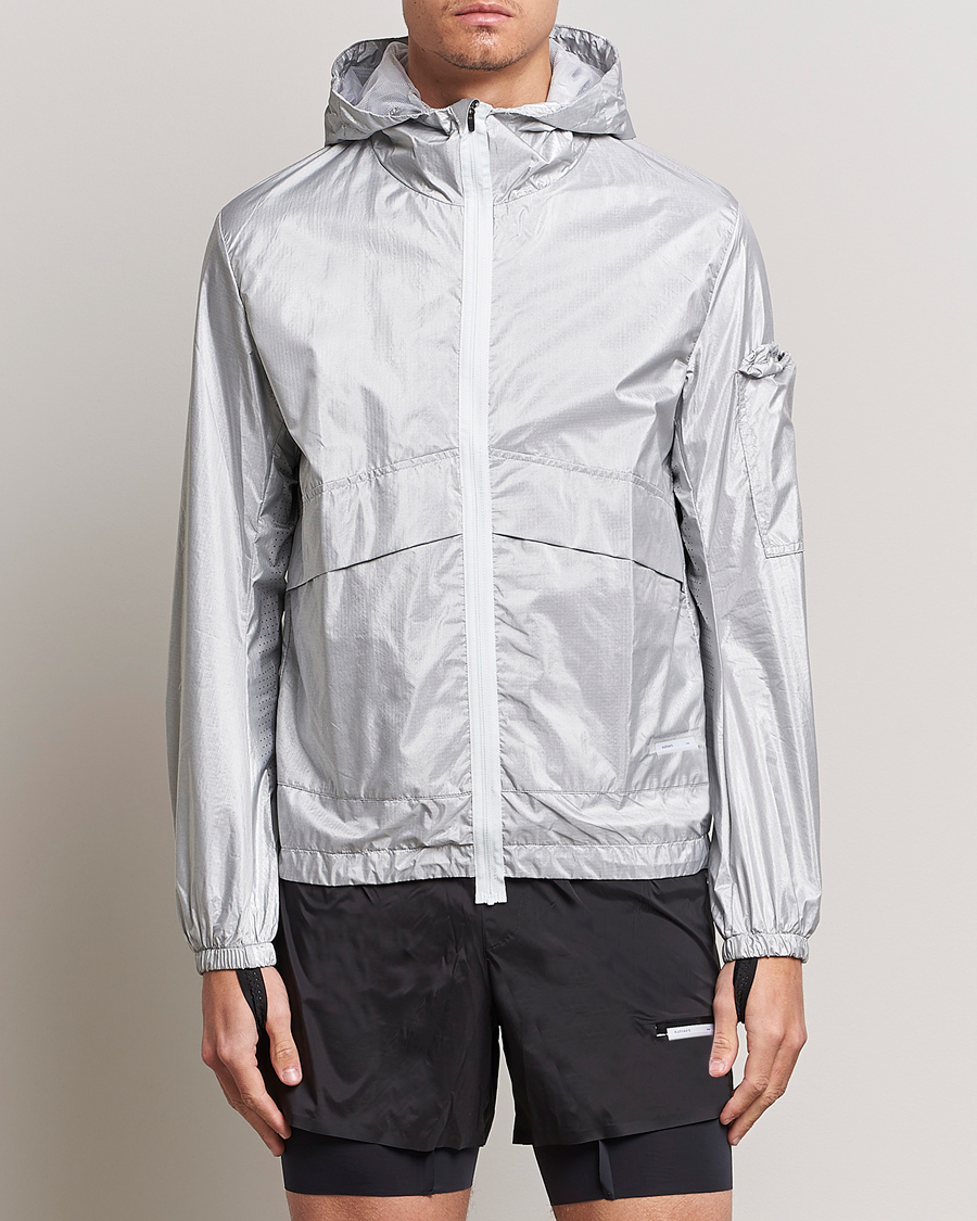 Hombres | Abrigos y chaquetas | Satisfy | SilverShell Packable Windbreaker Silver
