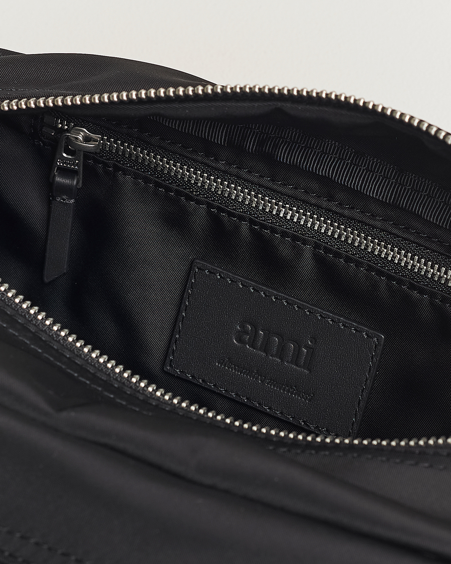 Hombres | AMI Heart Logo Wash Bag Black | AMI | Heart Logo Wash Bag Black