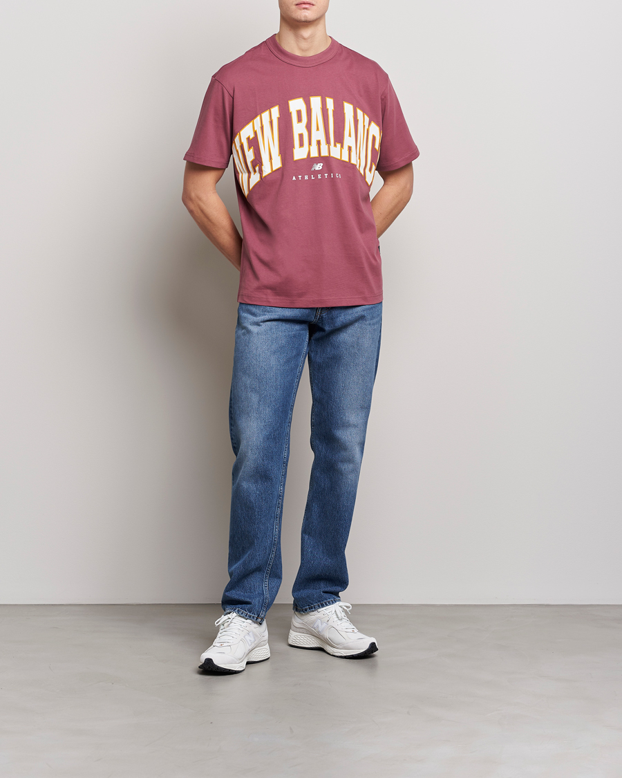 Hombres | Camisetas | New Balance | Athletics Warped T-Shirt Washed Burgundy