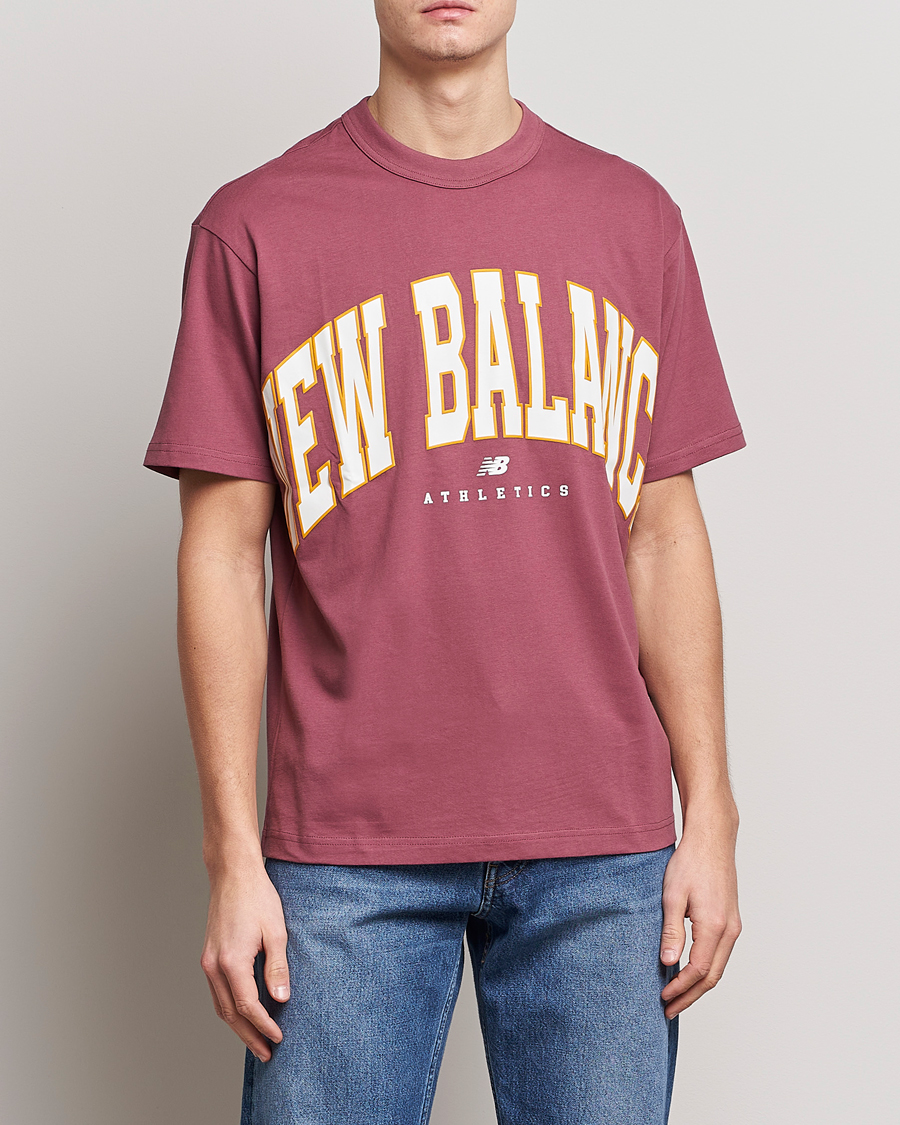 Hombres | Camisetas | New Balance | Athletics Warped T-Shirt Washed Burgundy
