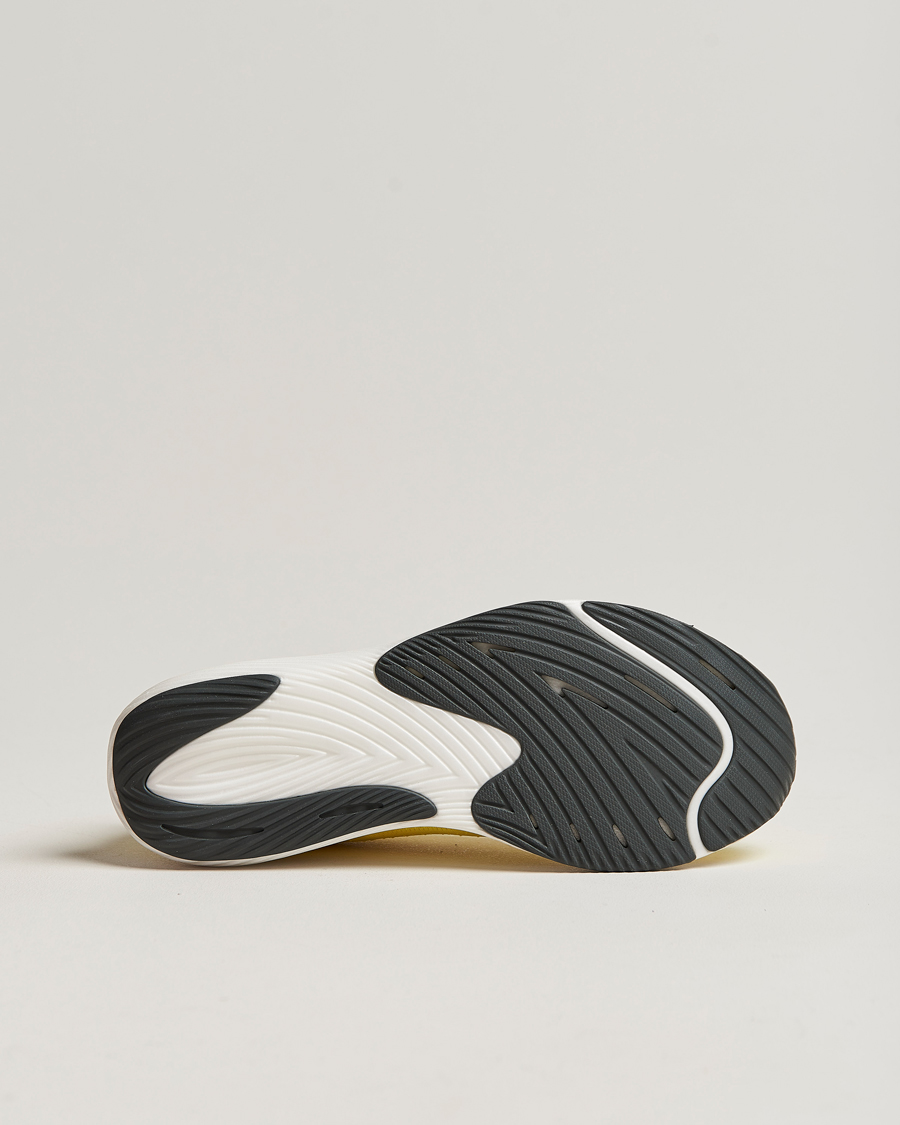 Hombres | New Balance Running FuelCell Rebel v3 Cosmic Pineapple | New Balance Running | FuelCell Rebel v3 Cosmic Pineapple