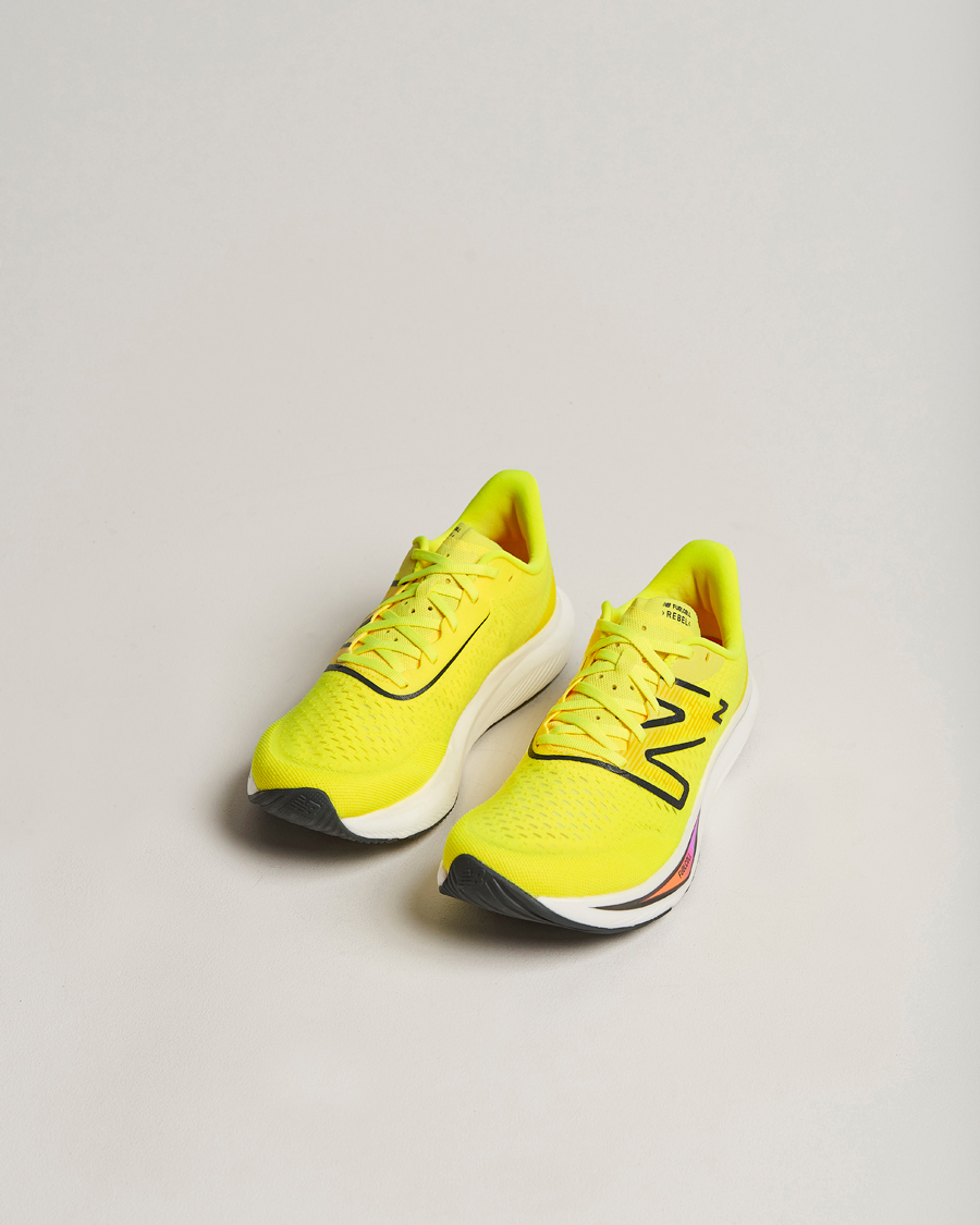Hombres | New Balance Running FuelCell Rebel v3 Cosmic Pineapple | New Balance Running | FuelCell Rebel v3 Cosmic Pineapple