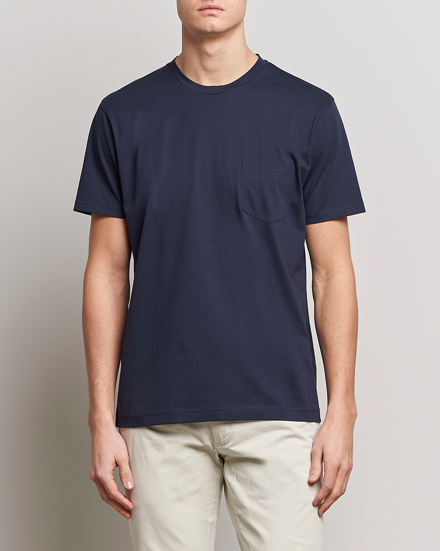 Hombres | Camisetas | Sunspel | Riviera Pocket Crew Neck T-Shirt Navy