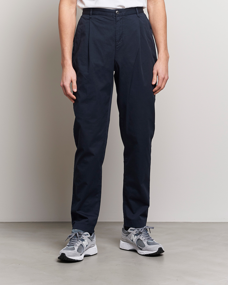 Hombres | Pantalones | Sunspel | Pleated Stretch Cotton Twill Chino Navy