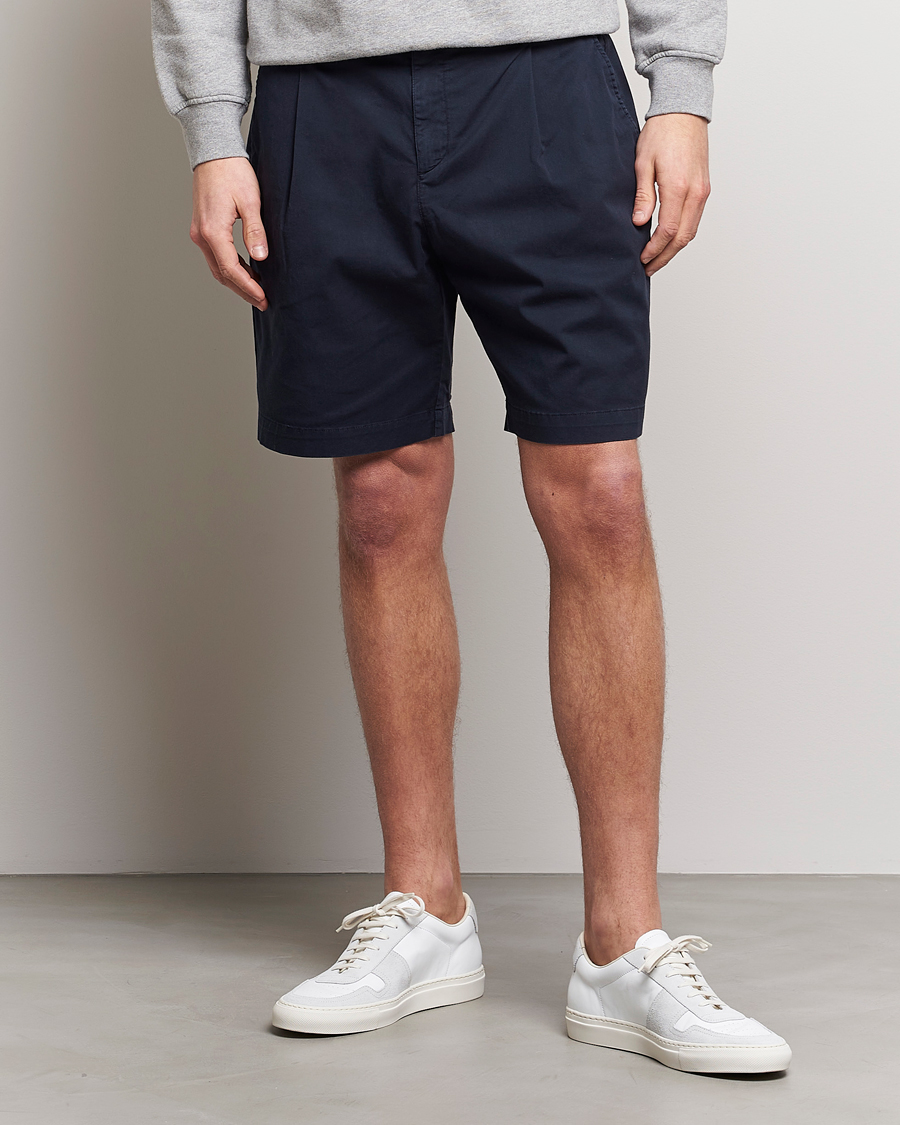 Hombres | Pantalones cortos chinos | Sunspel | Pleated Stretch Cotton Twill Shorts Navy