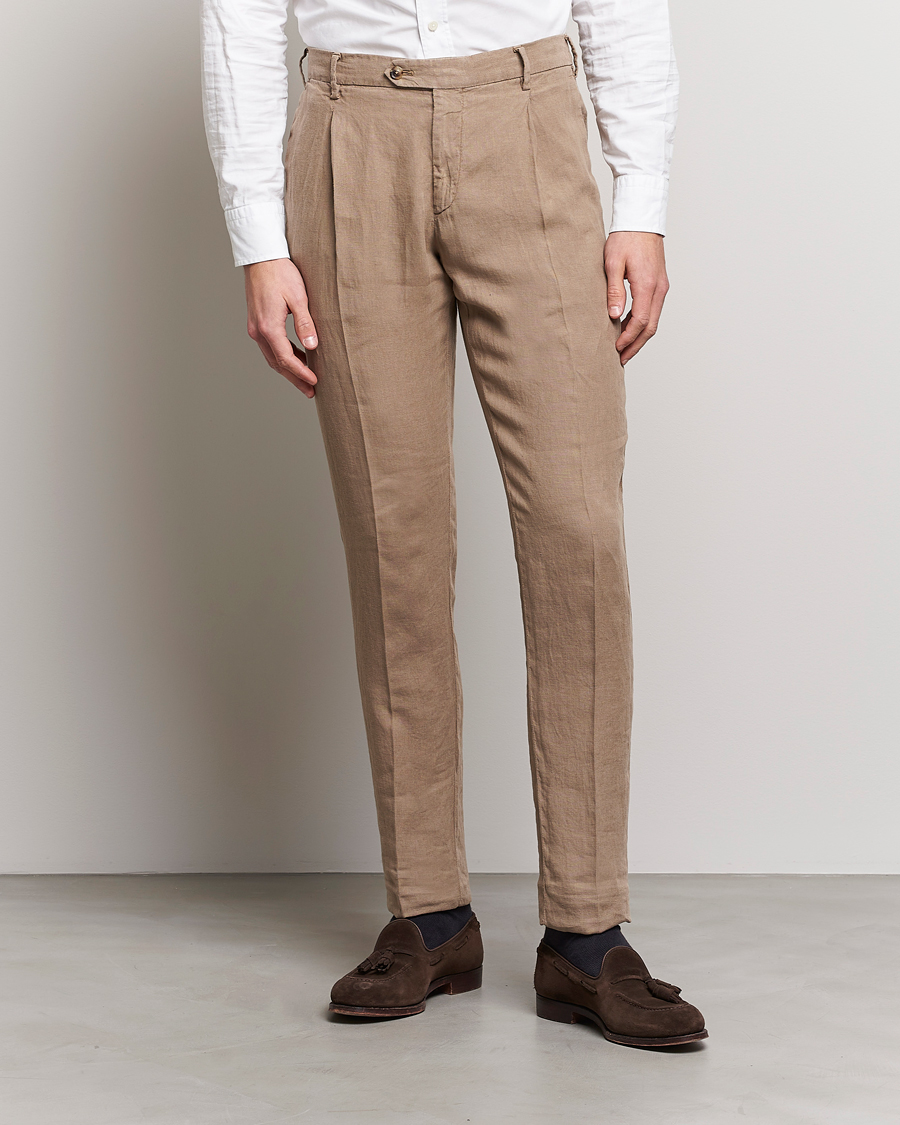 Hombres | Pantalones | Lardini | Pleated Linen Trousers Beige