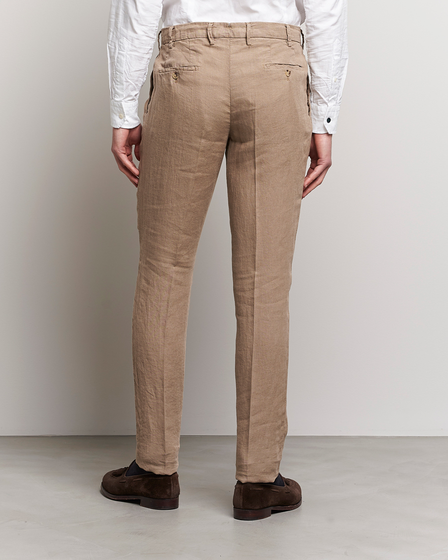 Hombres | Pantalones | Lardini | Pleated Linen Trousers Beige